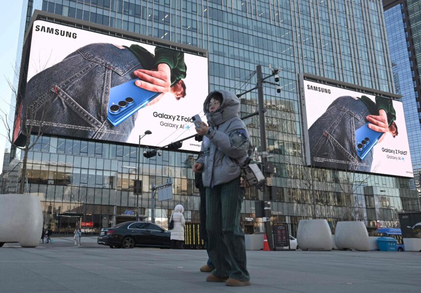 Samsung Electronics forecasts record profit in Q4 