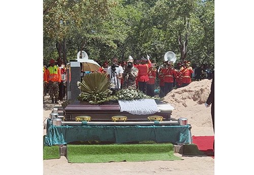 Hishoono-burial Hishoono osho a mono eumbo laye la xuninwa …Okwa tumbalekwa molwoupenda waye