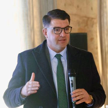 Gov slams local authorities over school land fees 