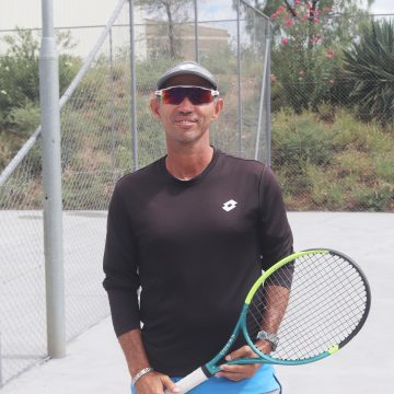 Coetzee coaches Nam tennis players