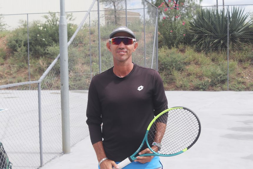 Coetzee coaches Nam tennis players