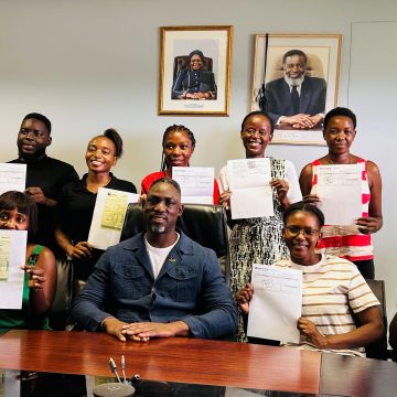 Ngoloneya waShana a yambidida ovalihongi noshimaliwa 