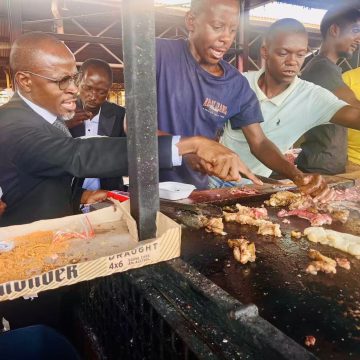 Minister treats staff to N$22 000 kapana