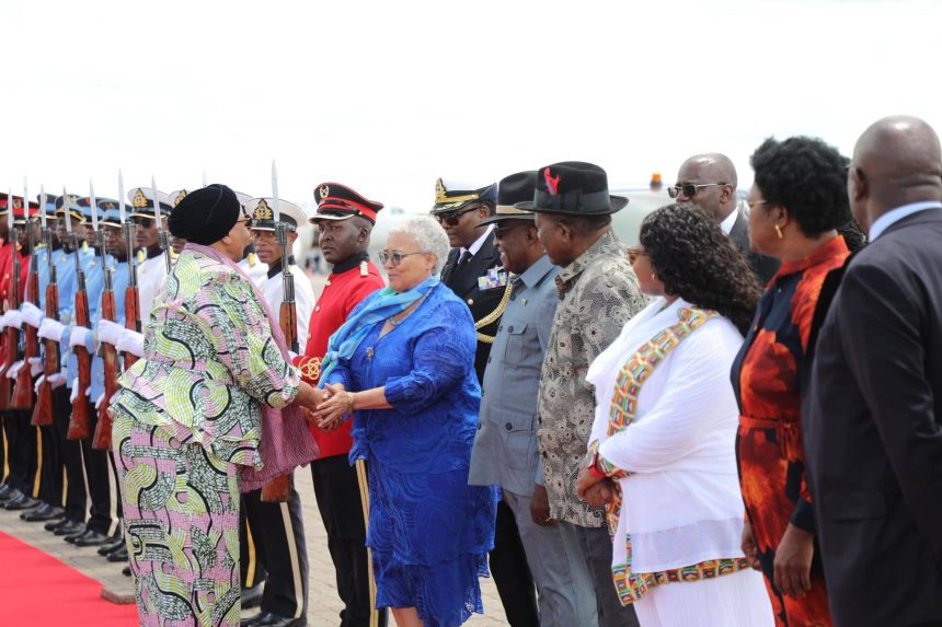 President returns Omupresidente a hala omangeshefelo muAfrica ehe na engabeko