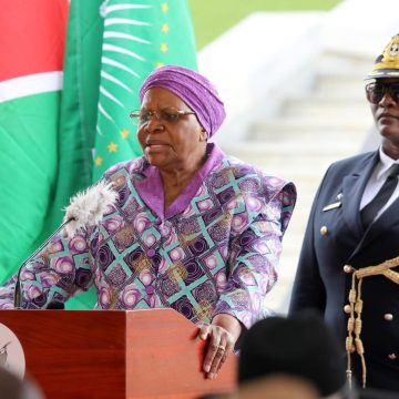 Nujoma, Hage va tumbalekwa 