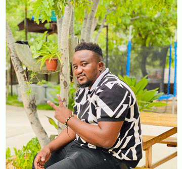 teacher,-Artist Omuhongifikola mongulu, omushikingalo keifano