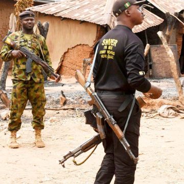 Gunmen open fire on central Nigeria bar, mob retaliates 