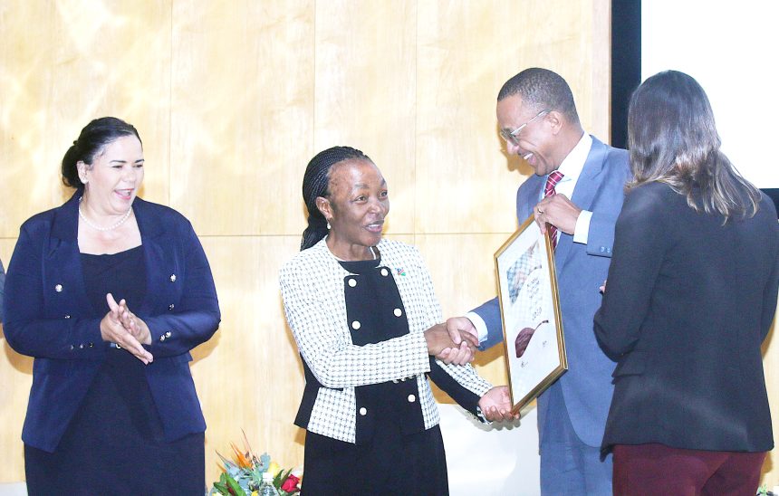 Oshikotob ge ǂkhawusa omaride raisi-e go ǀgoraǂuibatsoatsoa 