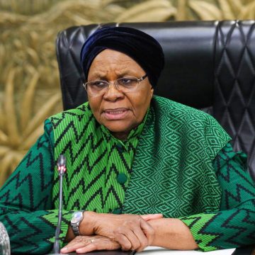 president urges Ovalumenhu ina mu faduka po vali ounona veni-Ompresidente