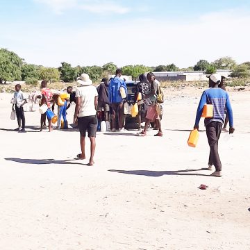 Ngungula customer Ovashingi veetaksi tava ti kuNgungula ku liwa vali