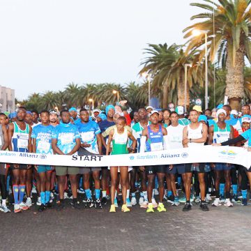 Thousands turnout for Sanlam coastal marathon
