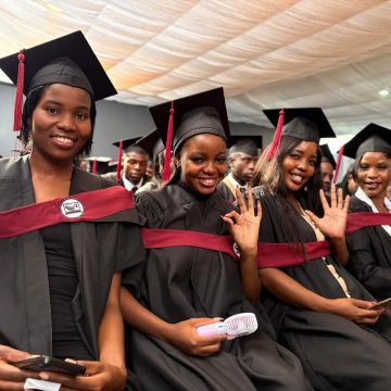 President calls for internship reform …over 4 000 graduate from Unam 