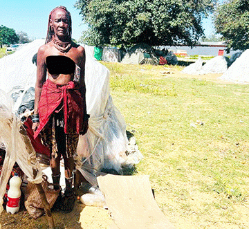 Ya lumbu oomwedhi ndatu miitsali ya tega uunamiti  …taya lili uutalala noomwe 