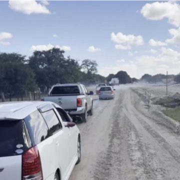 Roads Oilonga yopate yOndobe-Eenhana oi li metifa