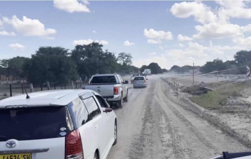 Roads Oilonga yopate yOndobe-Eenhana oi li metifa