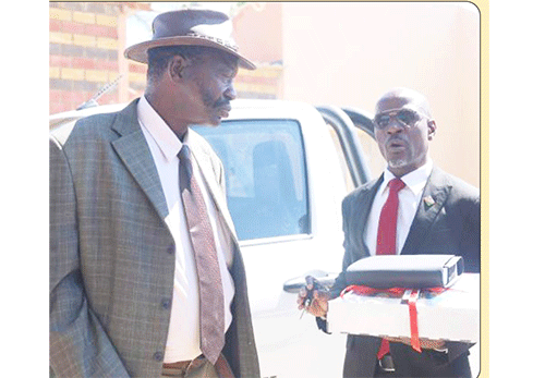 Immanuel wayandja omatemba ko vyombanguriro vyombazu mOpuwo